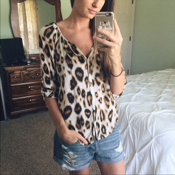 Leopard Print Flowy Button Down Top Slouchy - Picture 2 of 3